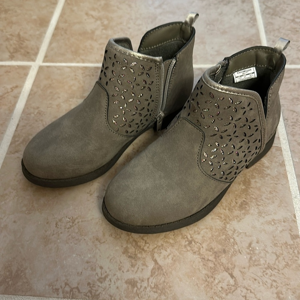 Girls OshKosh booties - size 13M